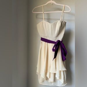 Pearl White dress, knee lenght with removable purple belt